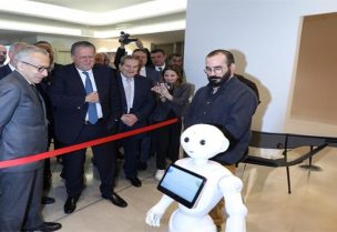 شقير والبساط يطلقان "روبوت" لخدمة المتعاملين في غرفة بيروت وجبل لبنان