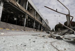 الأضرار في مطار صنعاء الدولي في أعقاب غارة جوية إسرائيلية في صنعاء، اليمن، 7 مايو/أيار 2025. رويترز