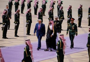 ولي العهد السعودي يستقبل الرئيس الأمريكي في العاصمة السعودية الرياض