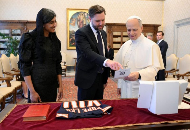 البابا ليو الرابع عشر يلتقي بنائب الرئيس الأمريكي جيه دي فانس والسيدة الثانية أوشا فانس في الفاتيكان، 19 مايو 2025. رويترز