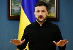الرئيس الأوكراني فولوديمير زيلينسكي يتحدث خلال مؤتمر صحفي عقب مكالمة هاتفية مع الرئيس الأمريكي دونالد ترامب، وسط الهجوم الروسي على أوكرانيا، في كييف، أوكرانيا، 19 مايو/أيار 2025. رويترز