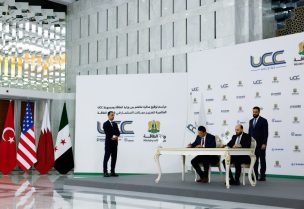الرئيس السوري أحمد الشرع يحضر حفل توقيع مذكرة تفاهم بين وزارة الطاقة وشركة اتحاد المقاولين القطرية بهدف تعزيز الاستثمار في قطاع الطاقة في دمشق، سوريا، 29 مايو/أيار 2025. رويترز