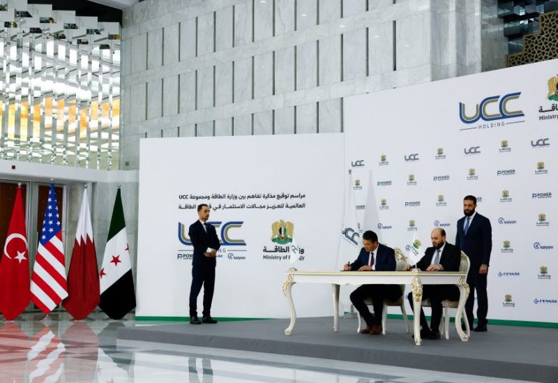 الرئيس السوري أحمد الشرع يحضر حفل توقيع مذكرة تفاهم بين وزارة الطاقة وشركة اتحاد المقاولين القطرية بهدف تعزيز الاستثمار في قطاع الطاقة في دمشق، سوريا، 29 مايو/أيار 2025. رويترز