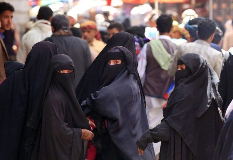 يمنيات يتظاهرن في عدن