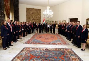 رئيس الجمهورية جوزاف عون والسيدة الاولى نعمت عون يستقبلان وفدا من الصليب الأحمر اللبناني