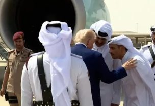 أمير قطر كان في وداع ترامب (الجزيرة)