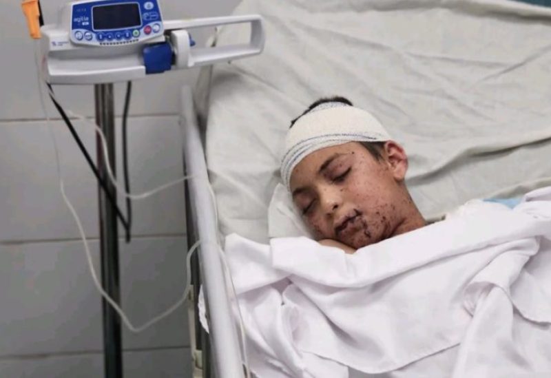 الطفل آدم النجار بعد إصابته بجروح خطيرة بقصف إسرائيلي على غزة