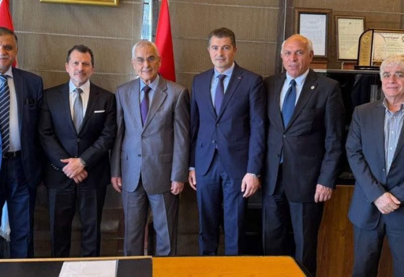 وزير المهجرين وزير الدولة لشؤون التكنولوجيا والذكاء الاصطناعي الدكتور كمال شحادة يزور أعضاء الصندوق الوطني للمهجرين