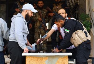 مديرية أمن ريف دمشق تتسلم أسلحة وذخائر من وجهاء وأهالي مدينتي صحنايا وأشرفية صحنايا. سانا