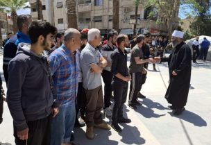 من استقبال المطلق سراحهم في الدفعة الثالثة من الموقوفين على خلفية الأحداث الأخيرة التي وقعت في بلدتي صحنايا وأشرفية صحنايا بمحافظة ريف دمشق. سانا
