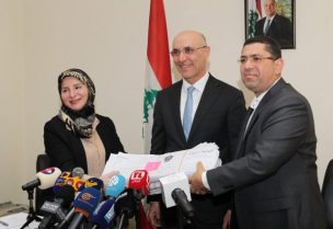 وزير الداخلية أحمد الحجار أشرف صباح اليوم على تسليم محافظ جبل لبنان محمد المكاوي نتائج الإنتخابات البلدية والاختيارية، إلى المديرية العامة للشؤون السياسية واللاجئين