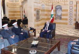 رئيس الحكومة نواف سلام مستقبلاً مفتي عكار الشيخ زيد زكريا برفقة وفد عكاري