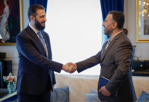 الرئيس السوري أحمد الشرع يلتقي فريد المذهان المعروف بـ"قيصر" على هامش زيارته إلى فرنسا