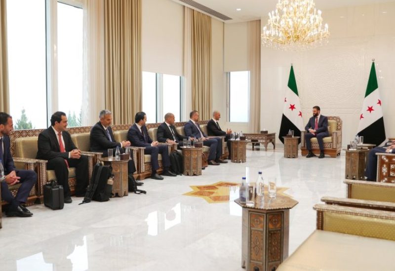 الرئيس السوري أحمد الشرع يستقبل في قصر الشعب وفداً من رجال الأعمال والمستثمرين من دولة الكويت برئاسة بدر ناصر الخرافي