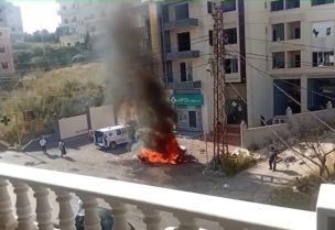 السيارة التي استهدفتها المسيرة الاسرائيلية في بلدة عين بعال
