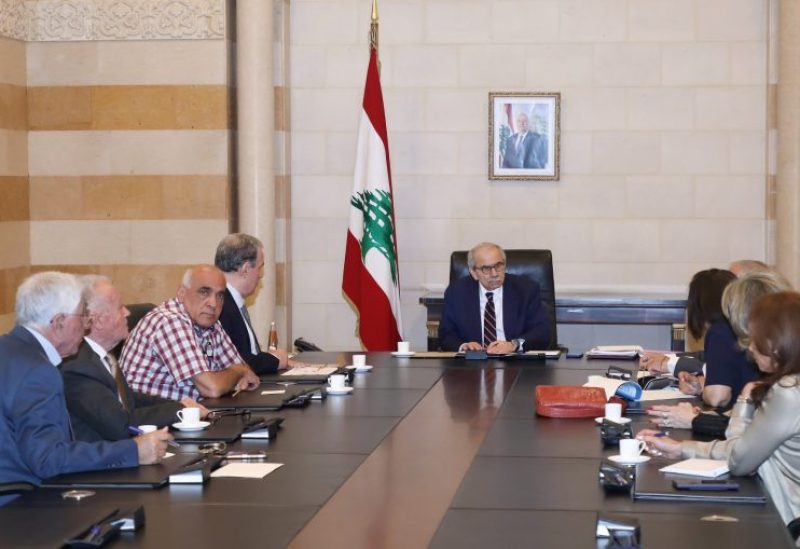 رئيس الحكومة نواف سلام يستقبل أعضاء الهيئة الإدارية لقدامى أساتذة الجامعة اللبنانية