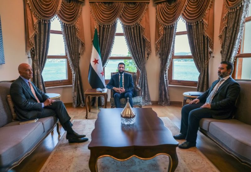الرئيس السوري أحمد الشرع ووزير الخارجية أسعد الشيباني، يلتقيان بالمبعوث الخاص للولايات المتحدة الأمريكية إلى سوريا توماس باراك