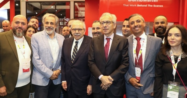 رئيس الحكومة نواف سلام خلال جولته في معرض "بروجكت لبنان 2025"