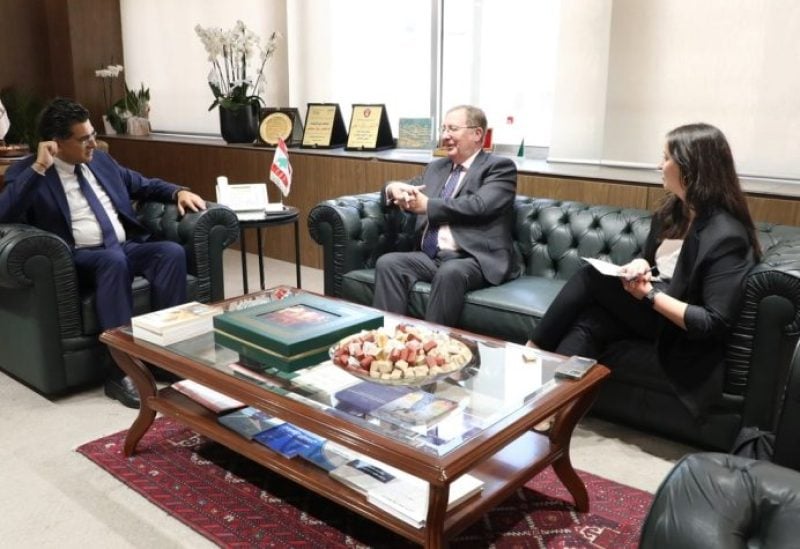 وزير الإعلام المحامي بول مرقص يستقبل السفير البريطاني هايمش كاول ترافقه مديرة المكتب الإعلامي أوليفيا جونز