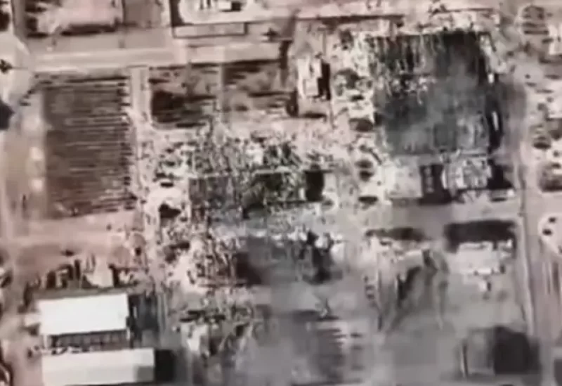 من الصور التي نشرها الجيش الإسرائيلي لما قال إنها لموقع نووي متضرر في أصفهان وسط إيران
