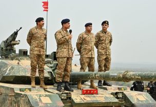 قائد الجيش الباكستاني عاصم منير، رويترز