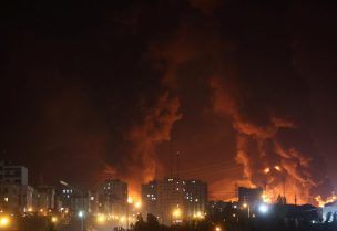 حريق يشتعل في مستودع نفط شهران في طهران بعد هجوم إسرائيلي. رويترز