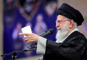 المرشد الأعلى للجمهورية الإيرانية علي خامنئي