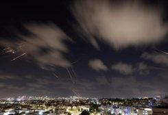 إيران تعلن إطلاق عملية مركّبة بالمسيّرات والصواريخ نحو تل أبيب وحيفا