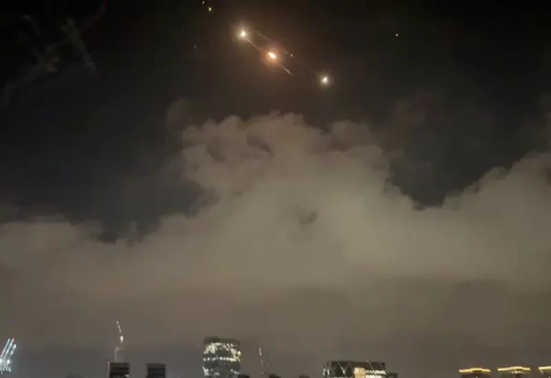 صواريخ إيرانية في سماء تل أبيب - 15 يونيو 2025 رويترز