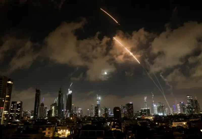 اعتراض الصواريخ الإيرانية في سماء تل أبيب 18 يونيو 2025 - رويترز