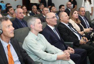 وزير الداخلية خلال مشاركته في الجلسة الحوارية التي نظمتها جامعة القديس يوسف