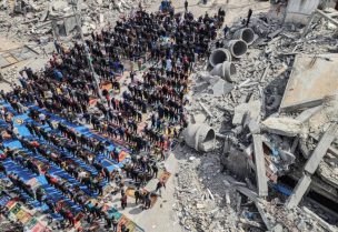 صلاة العيد بين أنقاض المساجد المدمرة في غزة