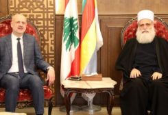 شيخ العقل لطائفة الموحدين الدروز الشيخ الدكتور سامي أبي المنى في دار الطائفة في بيروت خلال لقلئه مع وزير الداخلية والبلديات السابق بسام المولوي