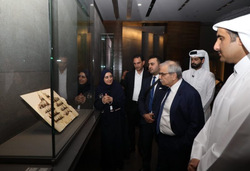 رئيس مجلس الوزراء الدكتور نواف سلام خلال جولته في متحف "الفن الإسلامي" في الدوحة