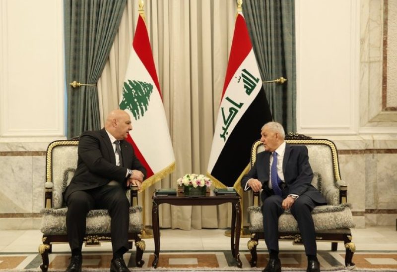 الرئيس عون يلتقي بالرئيس العراقي عبد اللطيف رشيد في القصر الرئاسي في بغداد