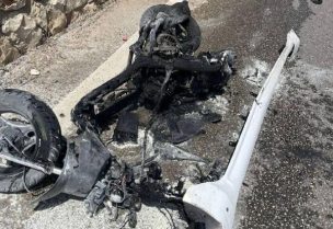 الدراجة النارية المستهدفة على طريق عام بلدة أرنون بقضاء النبطية
