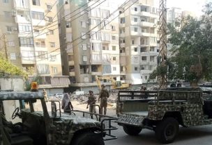 الجيش اللبناني يكشف على أحد المواقع المستهدفة إسرائيليا في ضاحية بيروت الجنوبية