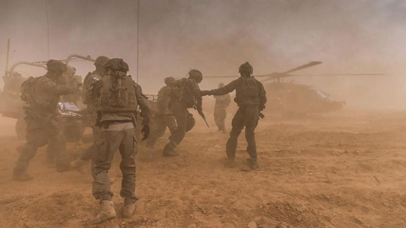 الجيش الإسرائيلي يقوم باخلاء مصابين من غزة-أرشيفية