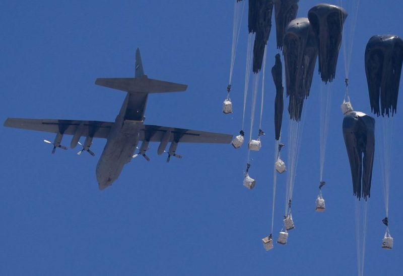 مساعدات إنسانية يتم إسقاطها جواً فوق غزة في 27 يوليو 2025. رويترز