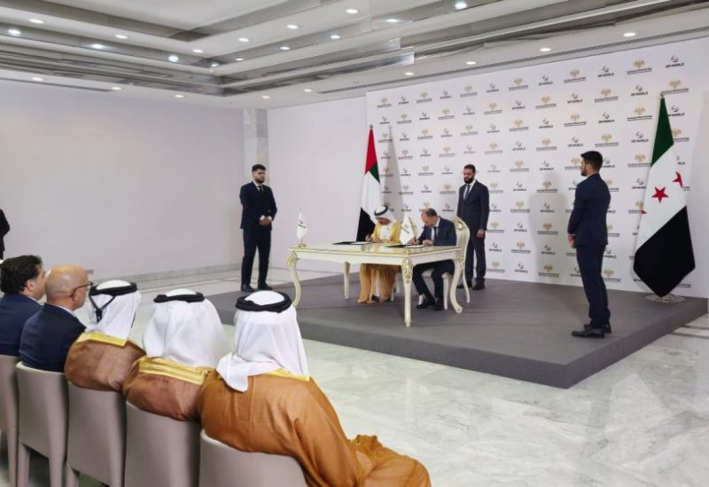 الرئيس السوري أحمد الشرع، خلال توقيع اتفاقية بين الهيئة العامة للمنافذ البرية والبحرية وشركة موانئ دبي العالمية - سانا