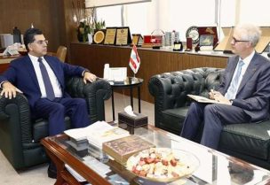 وزير الإعلام المحامي بول مرقص يلقي السفير البلجيكي في لبنان آرنوت باولز