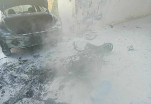 آثار الغارة الاسرائيلية التي استهدفت دراجة في بنت جبيل