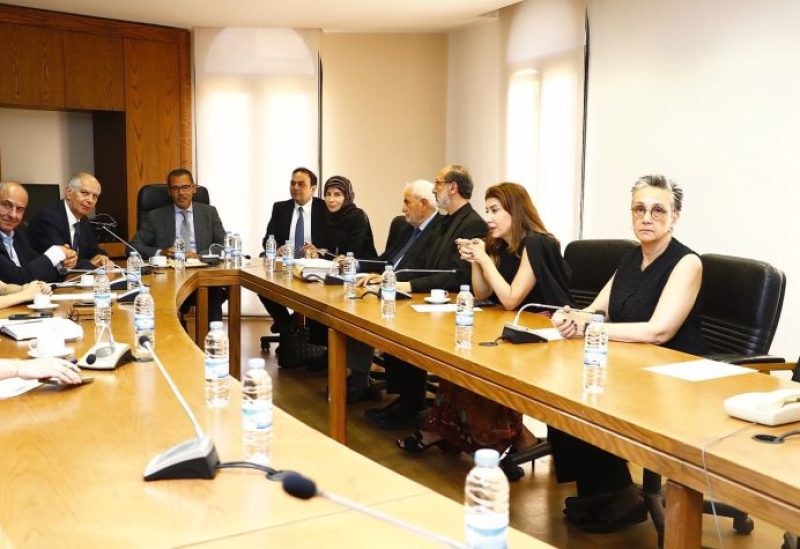 لجنة الشؤون الخارجية والمغتربين برئاسة النائب فادي علامة تلتقي السفير الفرنسي في لبنان هيرفيه ماغرو