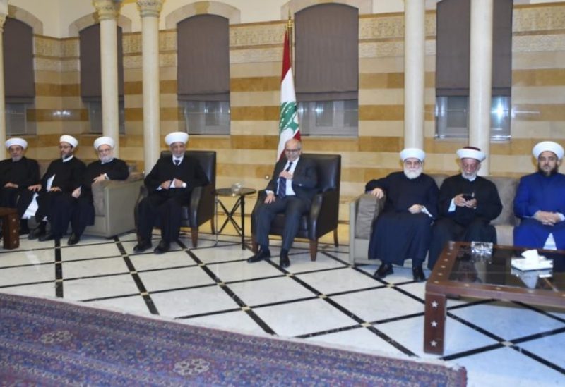 رئيس مجلس الوزراء نواف سلام في السرايا مع مفتي الجمهورية اللبنانية الشيخ عبد اللطيف دريان بحضور مفتي المناطق