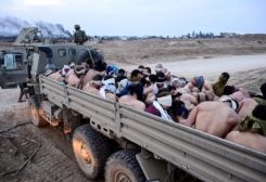 معتقلين عراة في غزة - رويترز