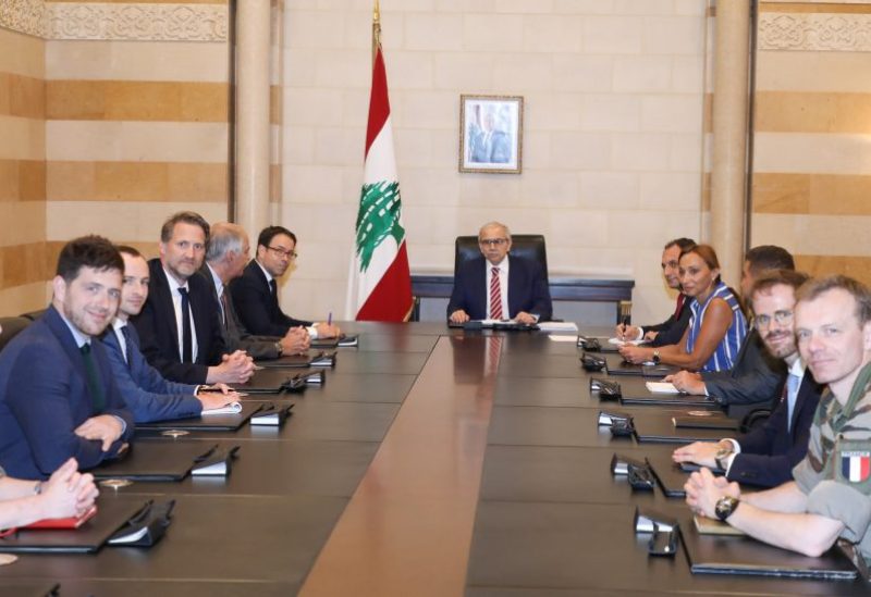 رئيس مجلس الوزراء نواف سلام يستقبل وفدًا فرنسيًا برئاسة السفير الفرنسي هيرفيه ماغرو