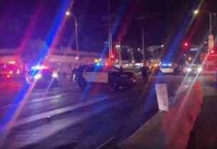 شرطة لوس أنجلوس تنتشر في موقع حادث صدم سيارة في سانتا مونيكا