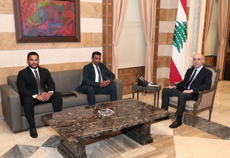 وزير الداخلية والبلديات أحمد الحجار يستقبل رئيس مكتب الأمن الجنائي في سفارة الكويت العقيد ناصر الديحاني، يرافقه الرائد فهد شنيبر