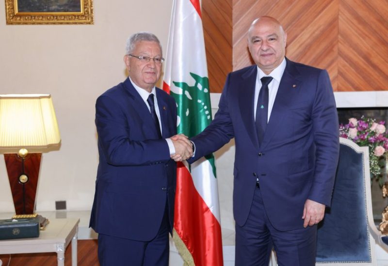 الرئيس جوزاف عون يلتقي رئيس مجلس الأمة الجزائري عزوز ناصري