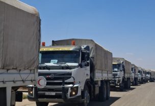 قافلة مساعدات تنتظر على تخوم السويداء في انتظار السماح لها بدخول المحافظة - تلفزيون سوريا